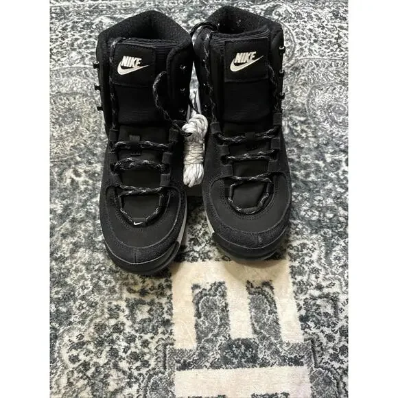These are new I bought them yesterday. They are Nike boots they are black. Size8 Men main image 4